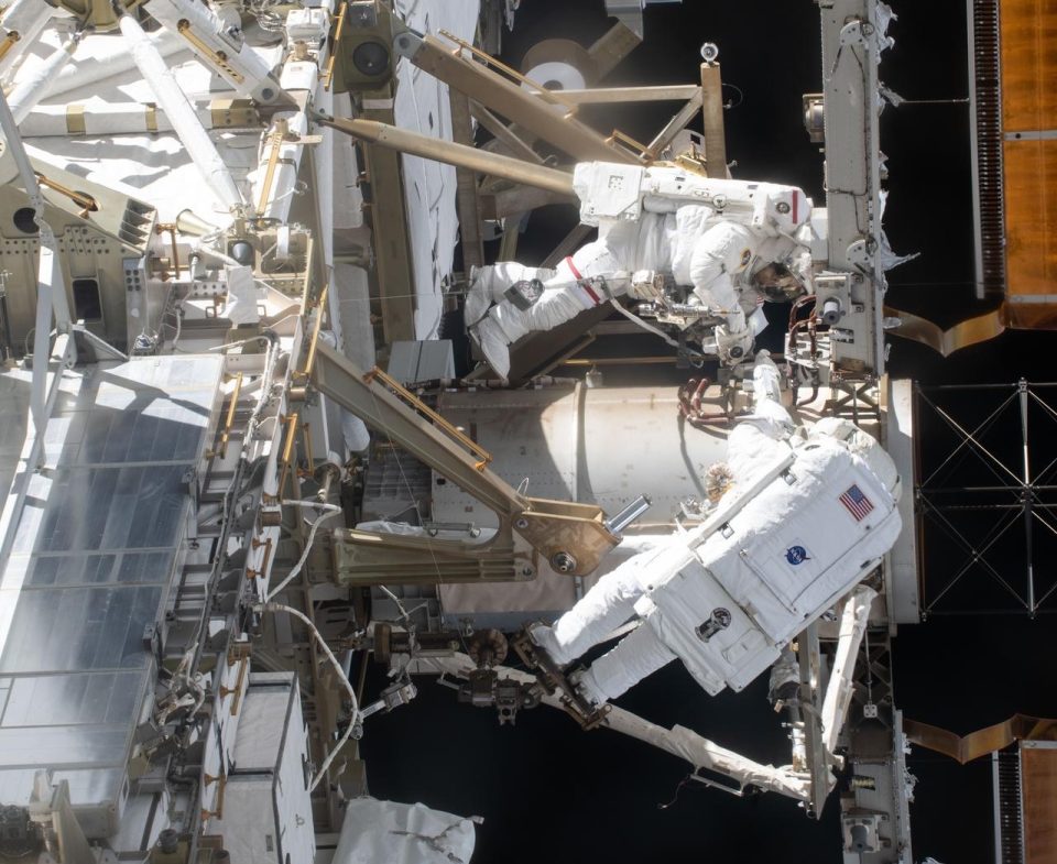 La ISS en la cuerda floja: una paseo espacial revela las grietas de una estación que envejece