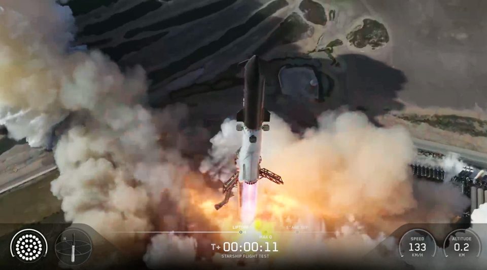 SpaceX logra un hito histórico en el vuelo 13 de Starship: satélites desplegados por primera vez