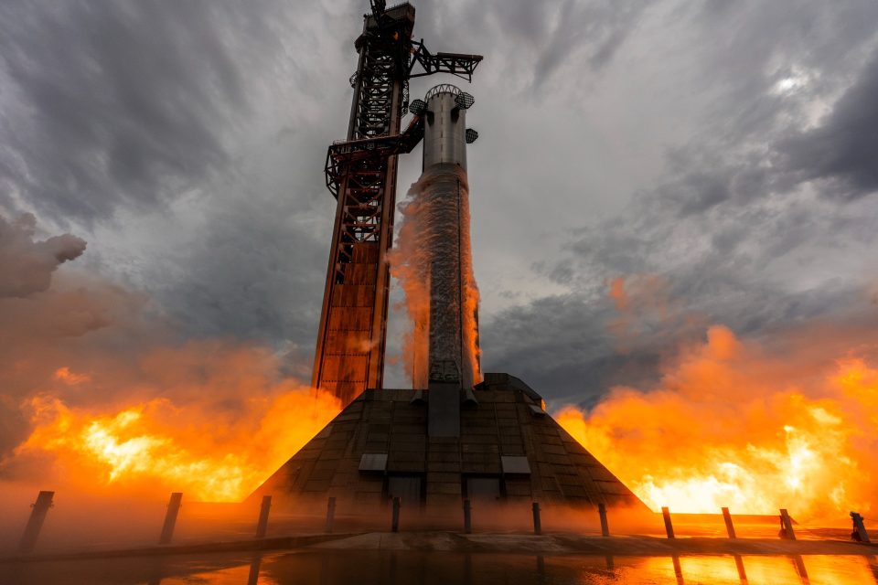 SpaceX prepara el Vuelo 13 de Starship: satélites Starlink funcionales y corrección de fallos en el horizonte