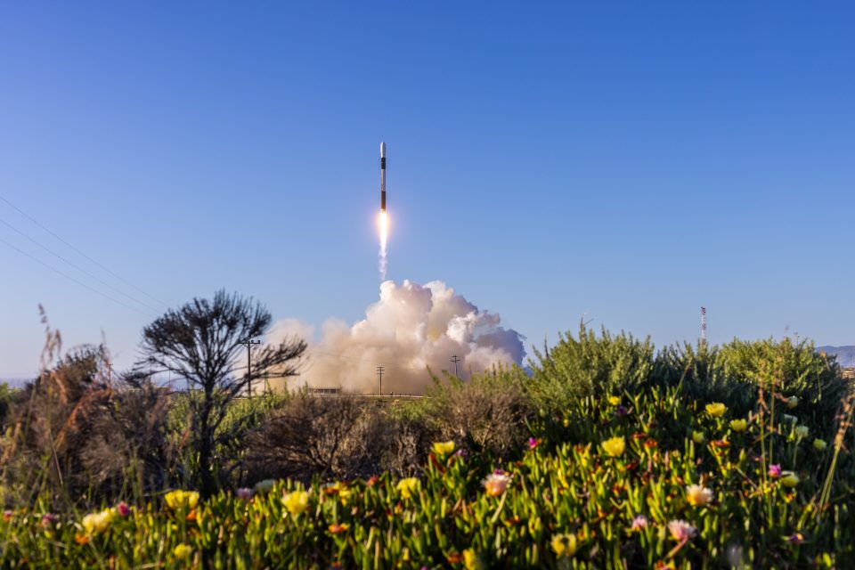 Firefly Aerospace acelera la producción de cohetes pese a que los lanzamientos no siguen el ritmo