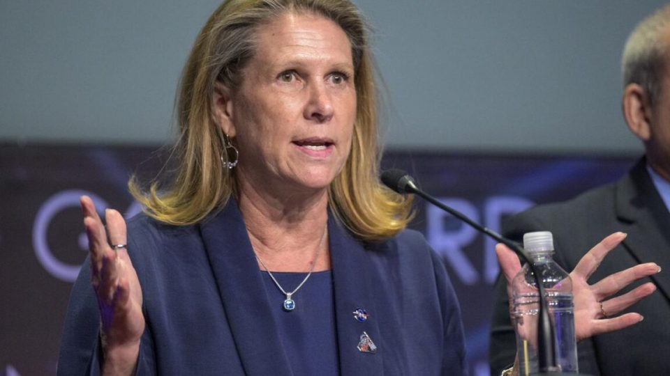 Artemis avanza sólida hacia la Luna mientras los módulos de alunizaje enfrentan desafíos críticos