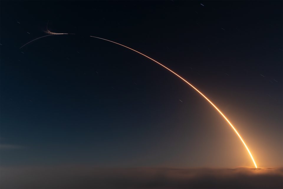 SpaceX demuestra el éxito de su modelo de cargas compartidas con el lanzamiento de 46 satélites