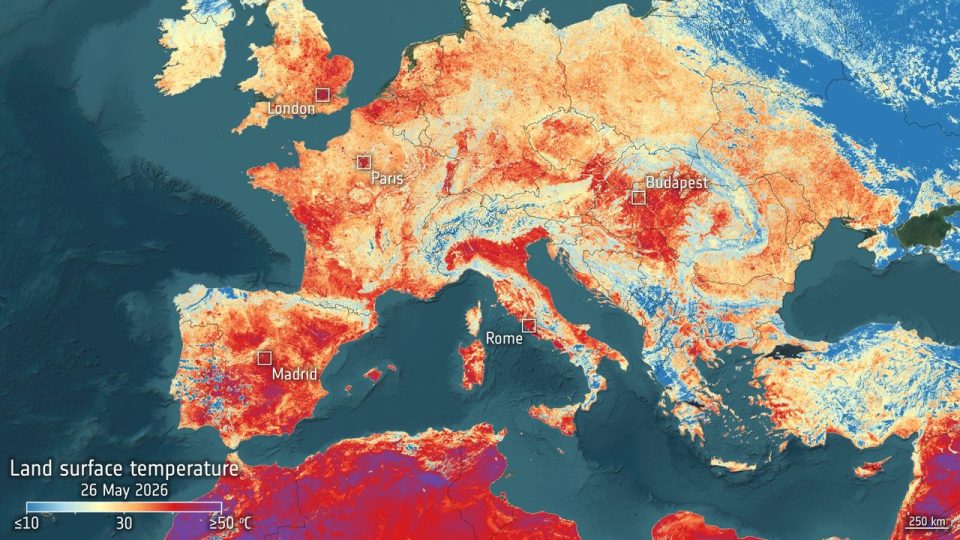 Los satélites europeos captan una ola de calor histórica que tiñe de rojo el continente desde el espacio