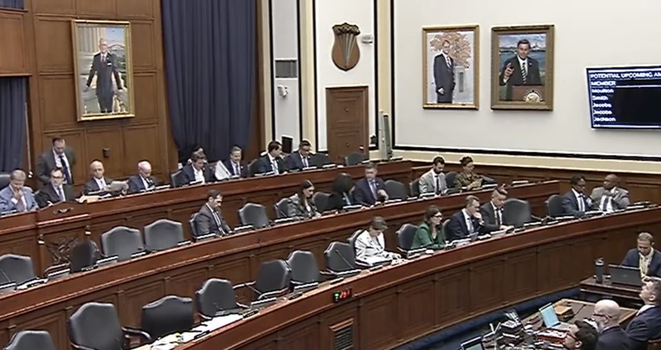 El Congreso estadounidense desafía las decisiones de la Fuerza Espacial sobre programas satelitales críticos
