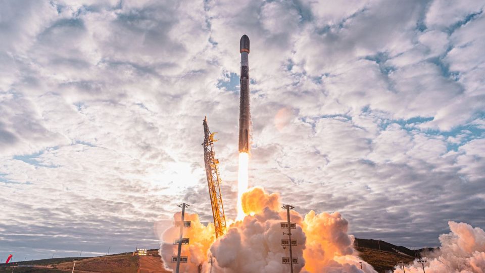 SpaceX se prepara para lanzar 45 satélites en una nueva misión desde California