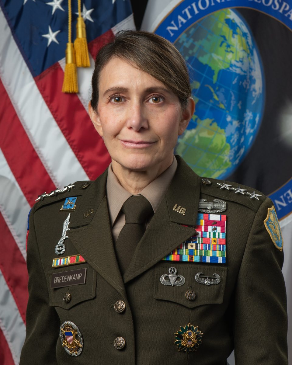 La nueva directora de la NGA debuta en la industria espacial tras asumir el cargo durante el cierre gubernamental