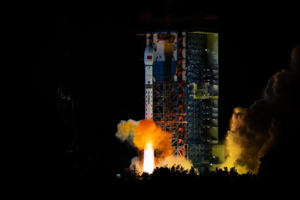 China despliega cuatro satélites experimentales de conectividad directa en una nueva demostración tecnológica