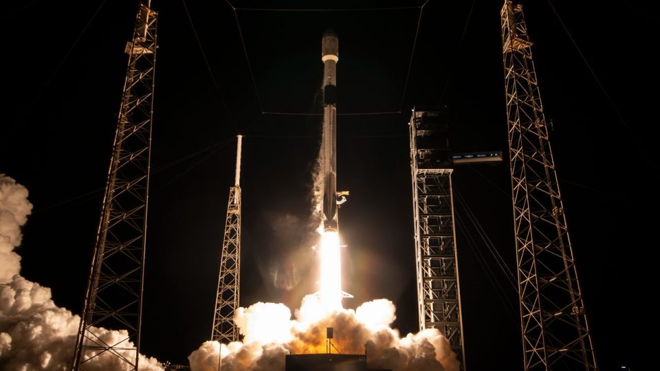 SpaceX lanza un nuevo satélite GPS para la Fuerza Espacial estadounidense en una misión crucial para la navegación global