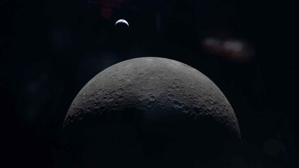 La Artemis 2 captura una imagen histórica: la Tierra creciente sobre el horizonte lunar