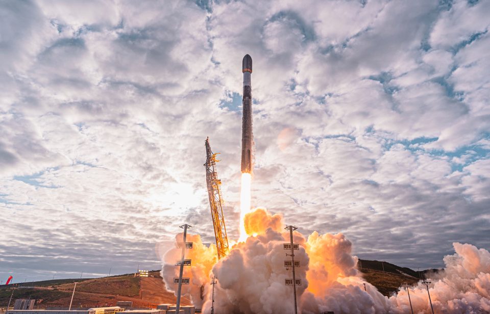 La FAA implementa tasas de usuario para lanzamientos comerciales: un nuevo modelo económico espacial