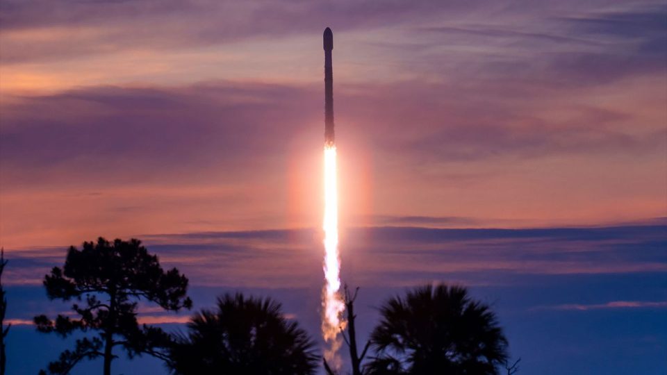 SpaceX establece un hito histórico con el vuelo número 35 de un propulsor Falcon 9