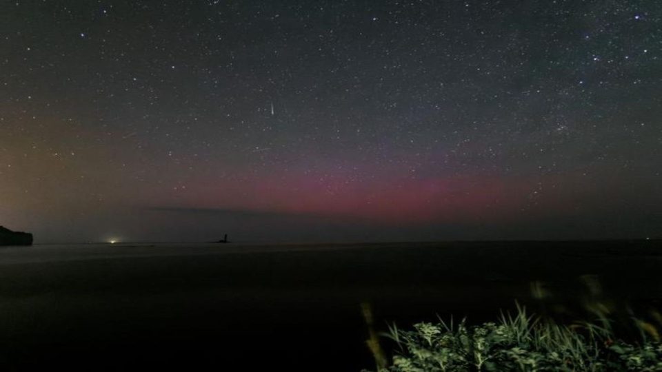 Auroras rojas sobre Japón revelan que las tormentas solares son más intensas de lo esperado