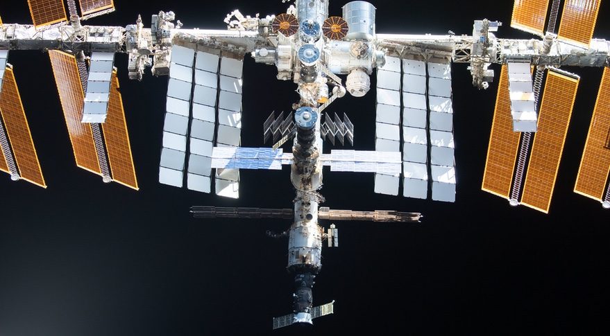Astronautas se refugian en Dragon durante reparación de fuga en la Estación Espacial Internacional