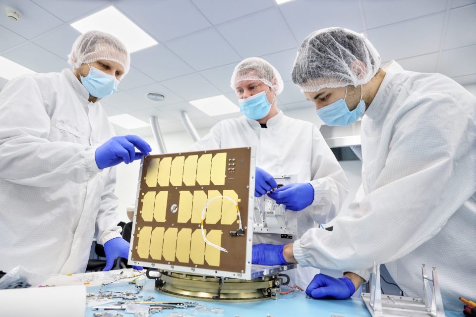 Creotech Instruments planea una inversión de 118 millones de dólares para expandir su producción satelital en Polonia