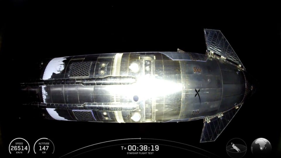 El Starship V3 de SpaceX logra un vuelo parcialmente exitoso en su debut, pero aún debe demostrar su capacidad orbital