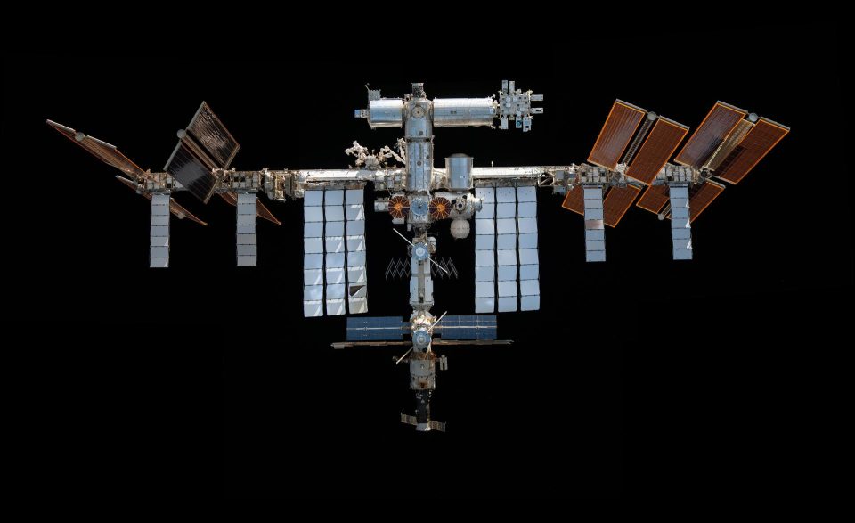 Las misteriosas grietas de la ISS siguen sin respuesta tras detener las fugas de aire